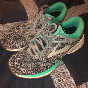 Brooks Women 10 Launch 5 - Very Gently Used - Black Gray Green White